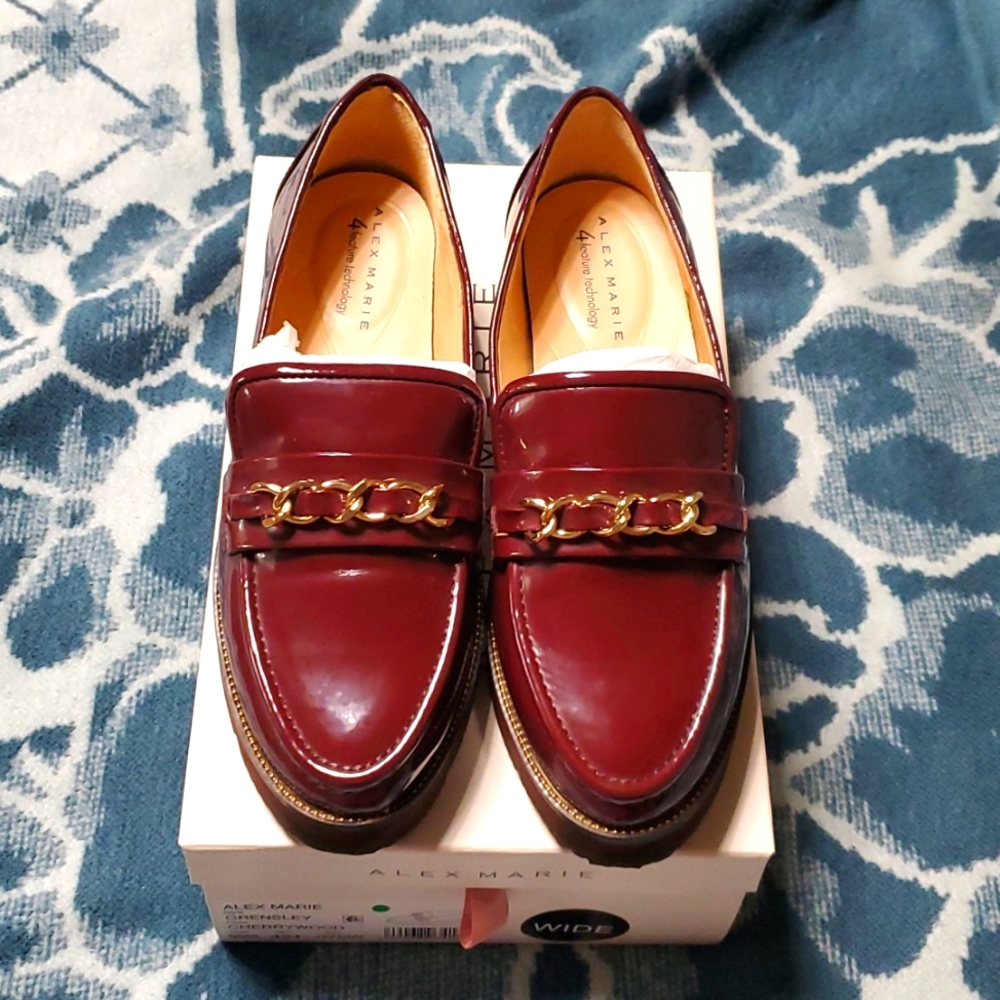 Shoes - Picture 2 of 7